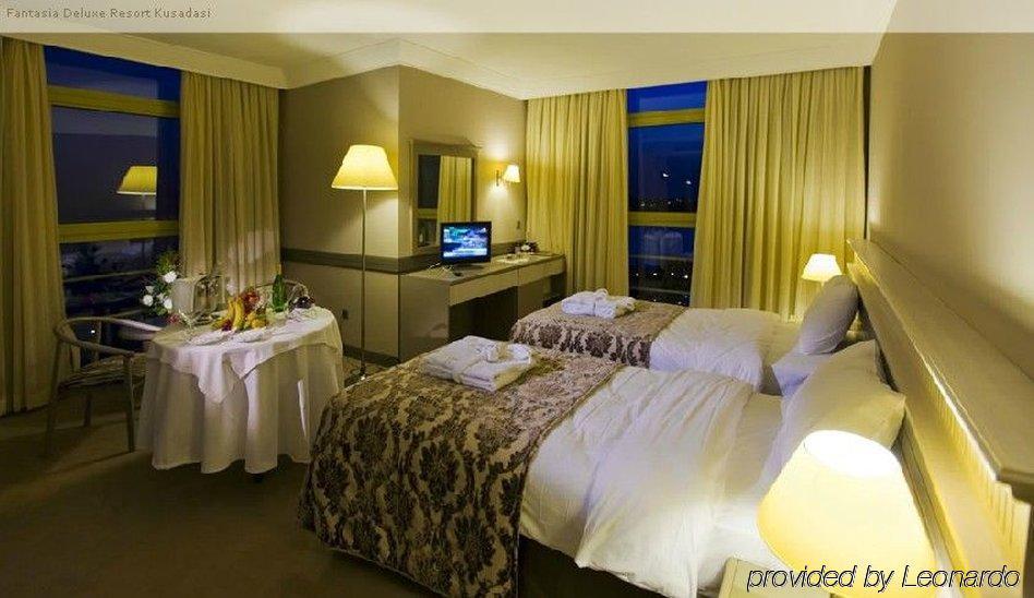 Fantasia Deluxe Hotel Κουσάντασι Δωμάτιο φωτογραφία