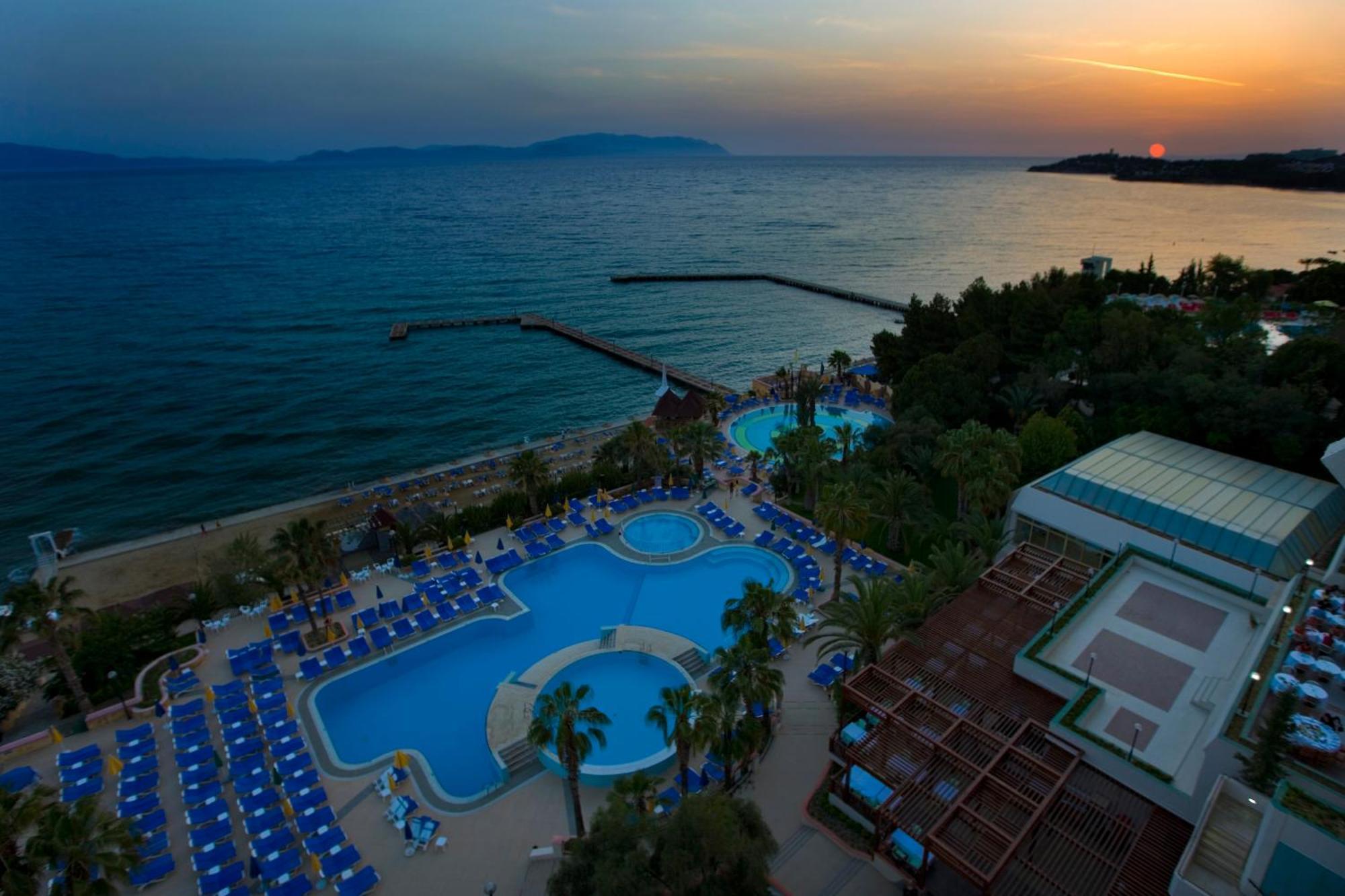 Fantasia Deluxe Hotel Κουσάντασι Εξωτερικό φωτογραφία