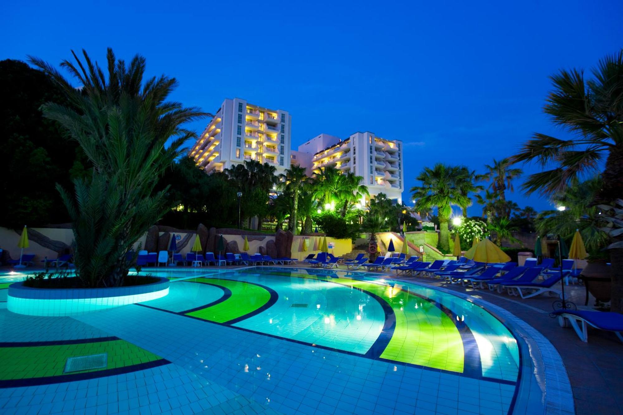 Fantasia Deluxe Hotel Κουσάντασι Εξωτερικό φωτογραφία
