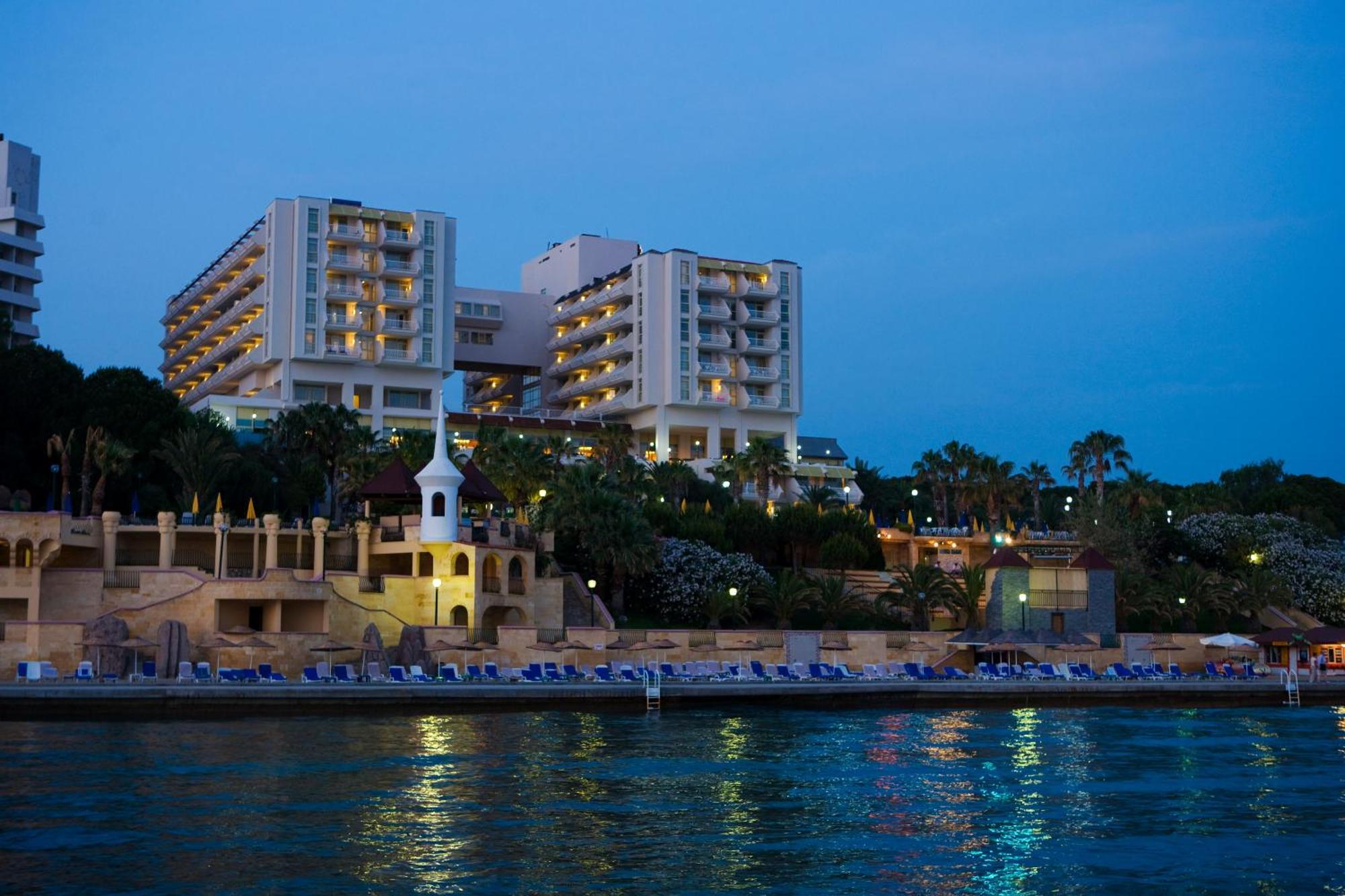 Fantasia Deluxe Hotel Κουσάντασι Εξωτερικό φωτογραφία