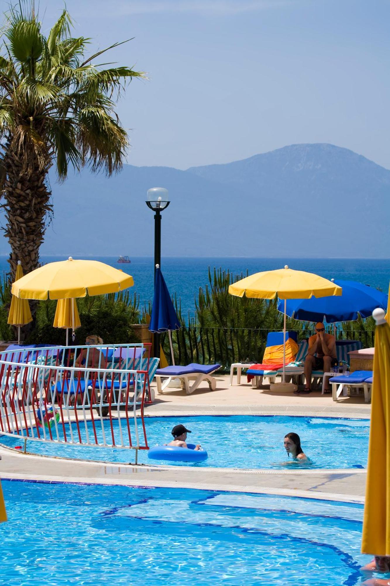 Fantasia Deluxe Hotel Κουσάντασι Εξωτερικό φωτογραφία
