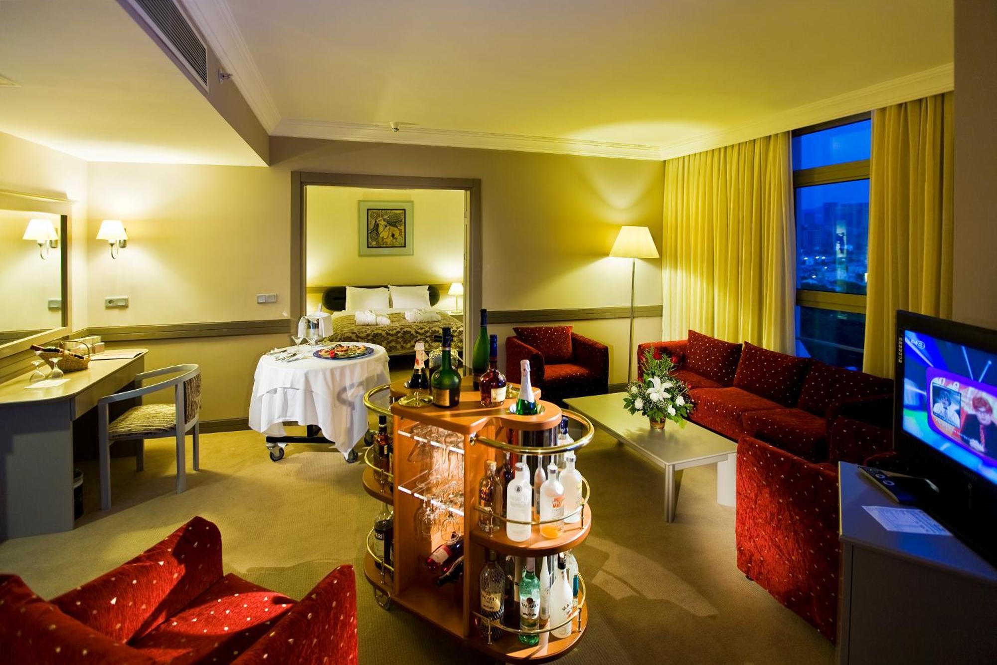 Fantasia Deluxe Hotel Κουσάντασι Εξωτερικό φωτογραφία