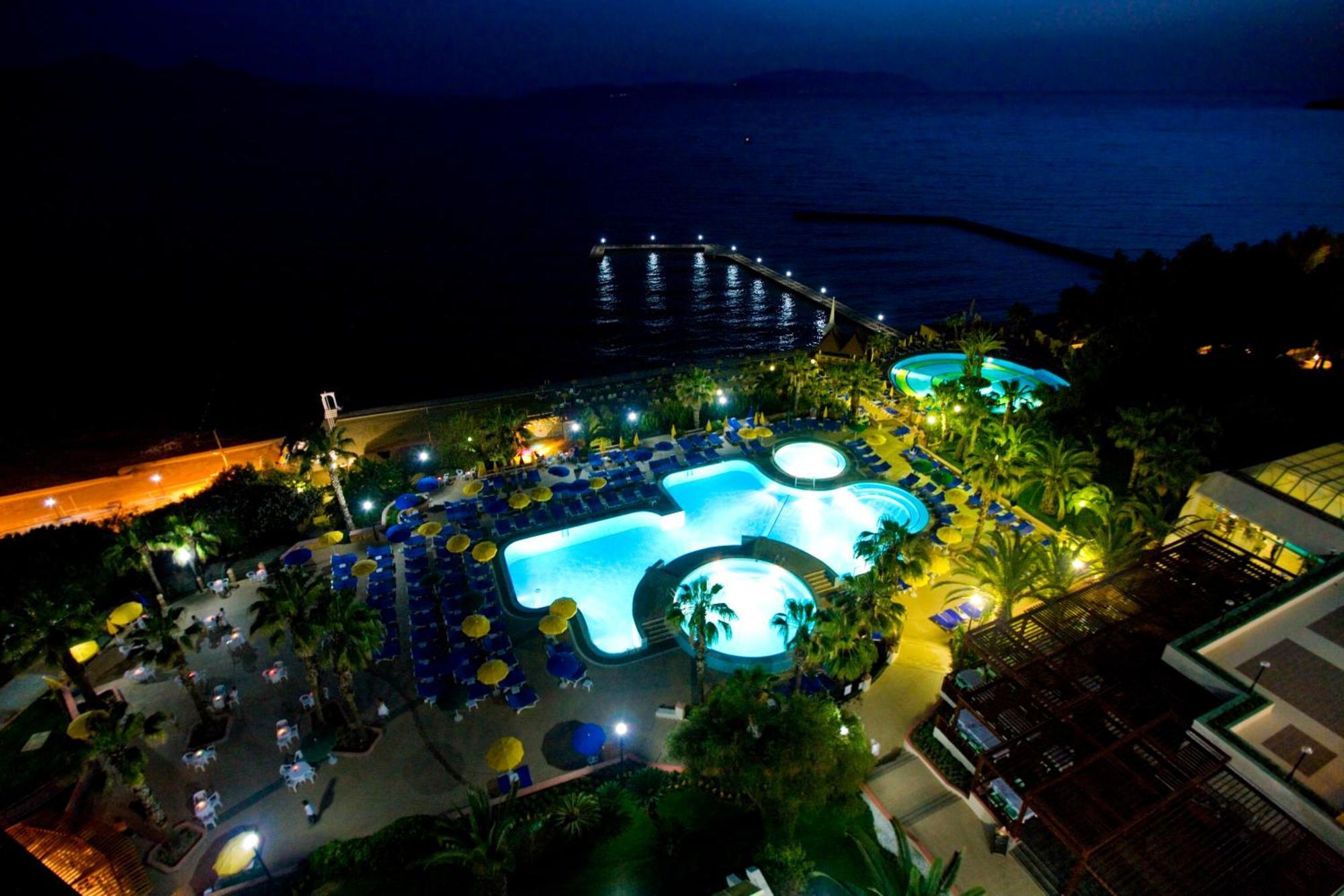 Fantasia Deluxe Hotel Κουσάντασι Εξωτερικό φωτογραφία