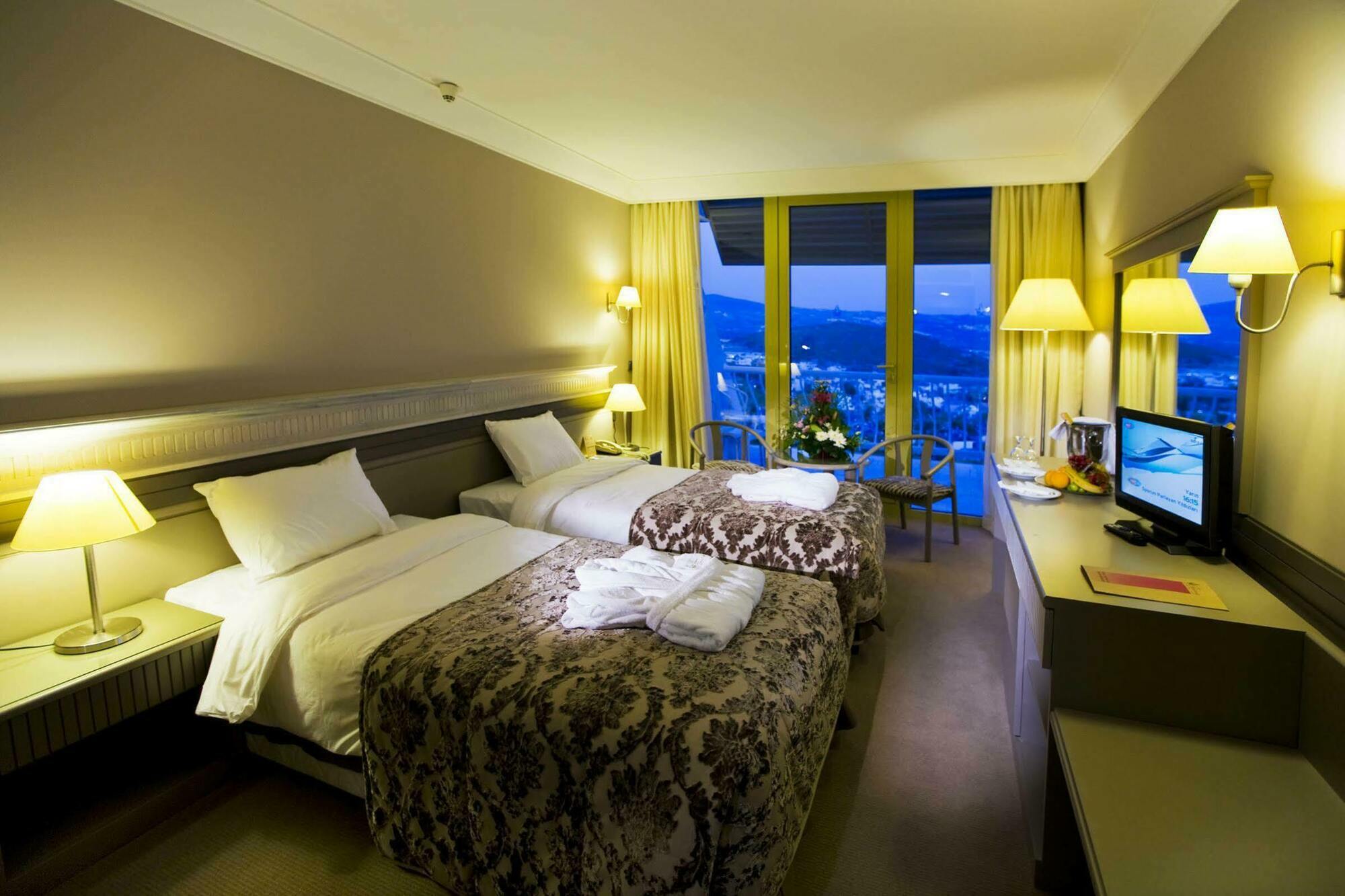 Fantasia Deluxe Hotel Κουσάντασι Εξωτερικό φωτογραφία